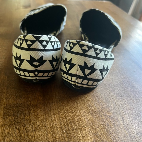 Chinese Laundry "Easy Does It" Aztec Canvas Flats - Picture 5 of 13